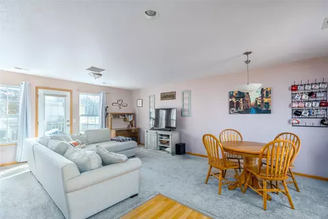 1171 Oak Creek Dr, Pleasant Hill, IA 50327