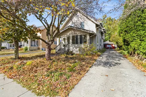 711 9th St, Ames, IA 50010
