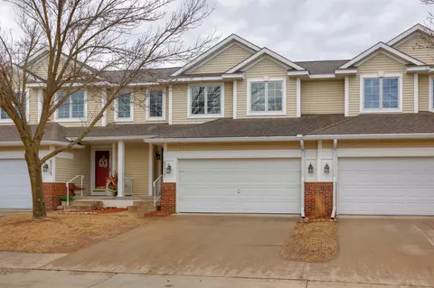 6517 Barton Ct, Johnston, IA 50131