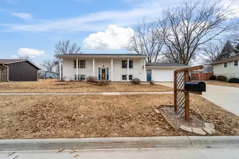 1610 W Jackson St, Knoxville, IA 50138