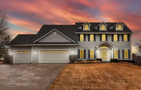 13815 Rosewood Dr, Clive, IA 50325