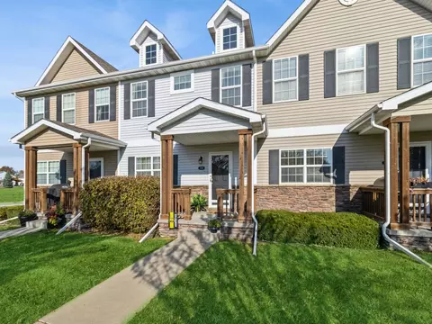 2336 Lexington Dr, Norwalk, IA 50211