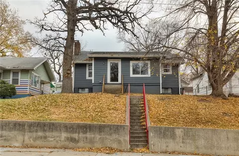3215 6th Ave, Des Moines, IA 50313