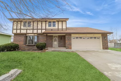 4524 73rd St, Urbandale, IA 50322