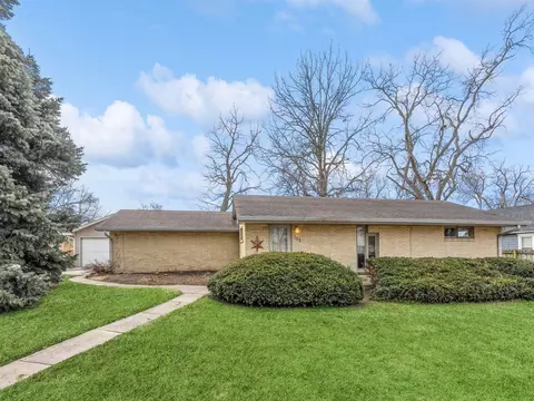 107 W 3rd Ave, Indianola, IA 50125