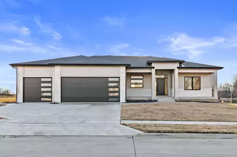5302 174th St, Urbandale, IA 50323