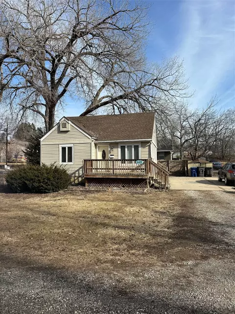 4401 SW 10th St, Des Moines, IA 50315