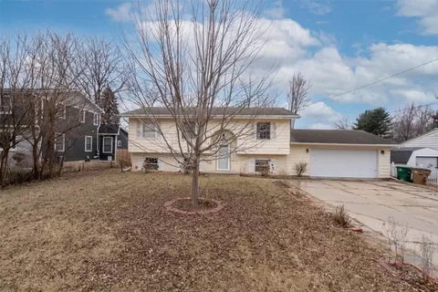 5450 NW 66th Ave, Johnston, IA 50131