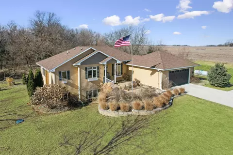17477 Hamilton St, Indianola, IA 50125