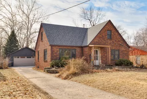 4940 Holcomb Ave, Des Moines, IA 50310