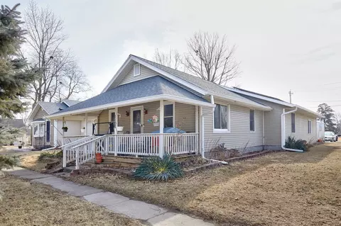 1102 Walnut St, Dallas Center, IA 50063