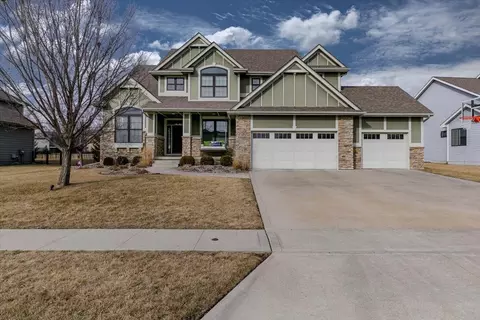 15307 Hickory Dr, Urbandale, IA 50323