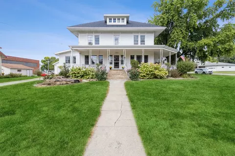 212 E State St, Baxter, IA 50028