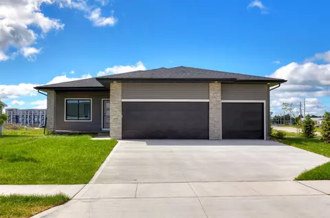 640 NW Compass Ave, Waukee, IA 50263