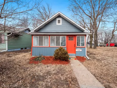 1636 Walker St, Des Moines, IA 50316