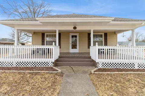 201 E Broadway St, Pleasantville, IA 50225