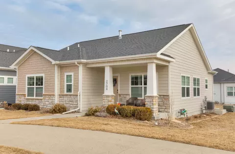 2704 NW 165th Ln, Clive, IA 50325