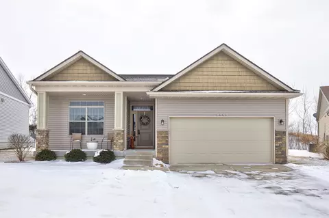 8984 Greenway Dr, West Des Moines, IA 50266