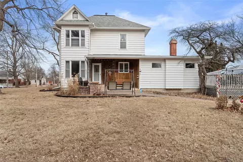 907 Maple St, Dallas Center, IA 50063