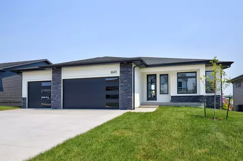 4649 179th St, Urbandale, IA 50323
