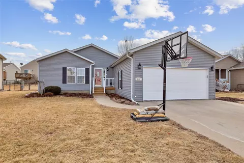 815 33rd St SW, Bondurant, IA 50035