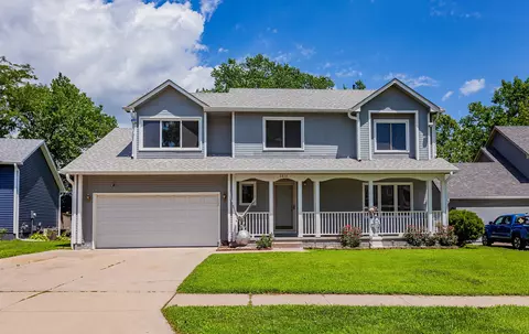3015 Deerpath Ct, Des Moines, IA 50320