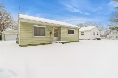 1007 W Detroit Ave, Indianola, IA 50125