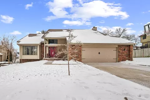 220 S 28th St, West Des Moines, IA 50265