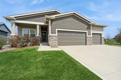 9115 Jamison Dr, West Des Moines, IA 50266
