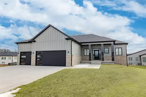 2801 NE Cherry Ct, Grimes, IA 50111