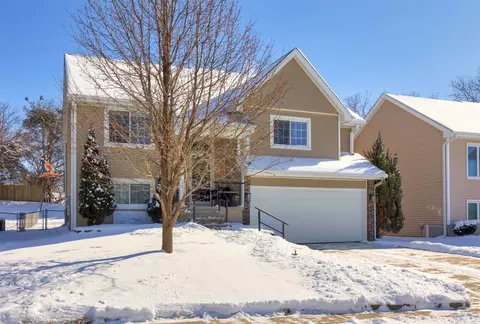 529 53rd St, West Des Moines, IA 50266