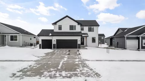 217 13th St NW, Bondurant, IA 50035