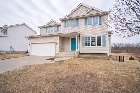 4911 68th St, Urbandale, IA 50322