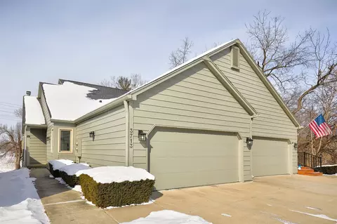 3713 Oak Creek Pl, West Des Moines, IA 50265