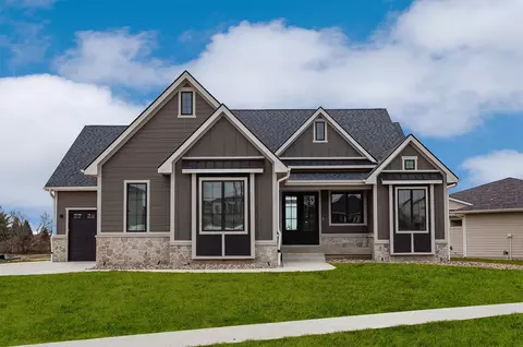 9146 Cedar Ridge Dr, West Des Moines, IA 50266