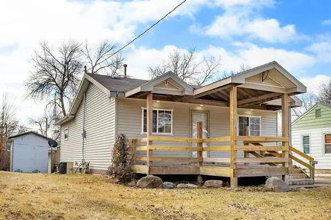 2737 E Washington Ave, Des Moines, IA 50317