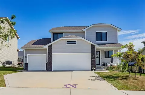 314 Orchard Hills Dr, Norwalk, IA 50211