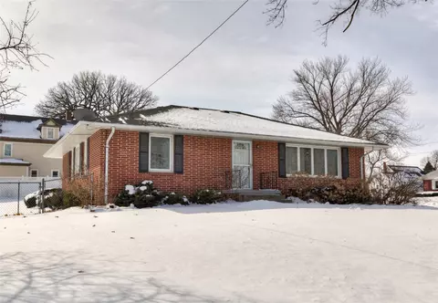 725 Circle Dr, Carlisle, IA 50047
