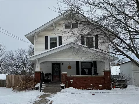 808 S 5th Ave W, Newton, IA 50208