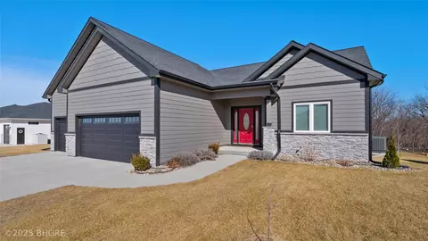 2310 N 9th Ct, Indianola, IA 50125