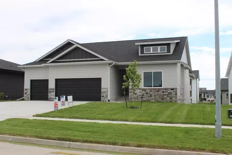 4651 180th St, Urbandale, IA 50323