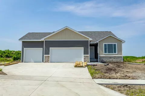 1235 Prairie Village Dr, Waukee, IA 50263