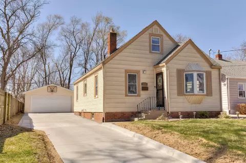 3224 SW 12th St, Des Moines, IA 50315