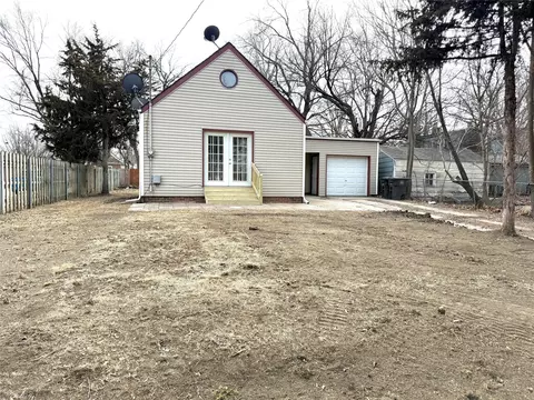 1333 E Ovid Ave, Des Moines, IA 50316