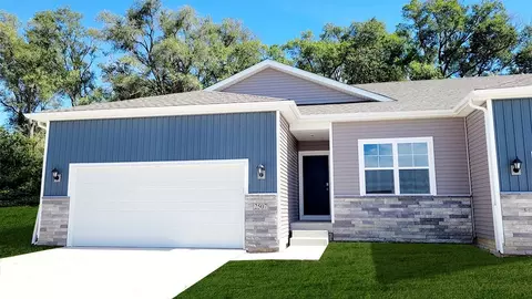 431 Kinley Dr, Waukee, IA 50263