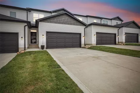 1245 E 28th St, Norwalk, IA 50211