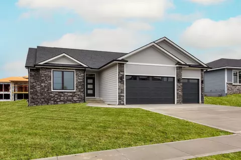 18258 Hidden Knl, Clive, IA 50325
