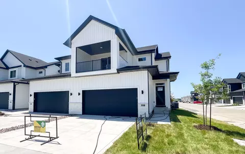 214 NE Doe Pointe Ln, Ankeny, IA 50021