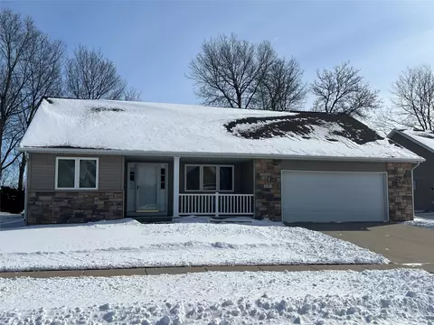 202 Summit Dr, Story City, IA 50248