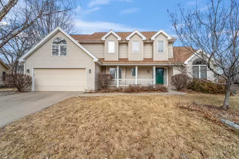 9411 Goodman Cir, Urbandale, IA 50322